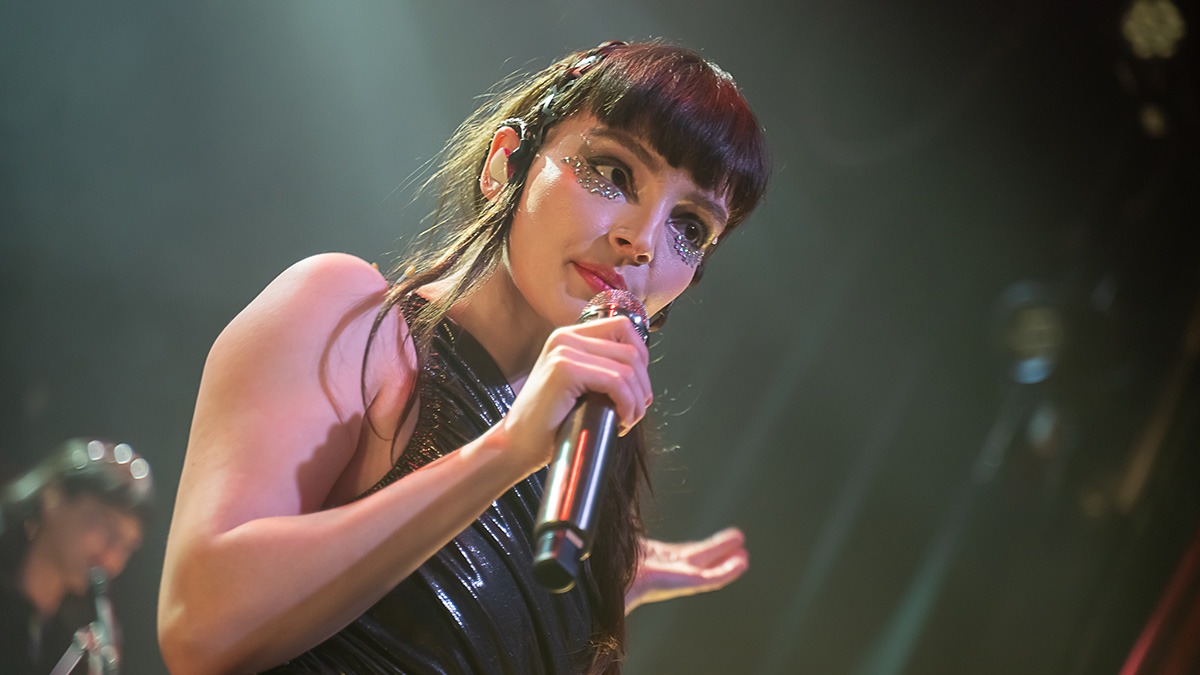 Lauren Mayberry took over the Gothic Theatre last Saturday night (Photo: Gerardo Federico)