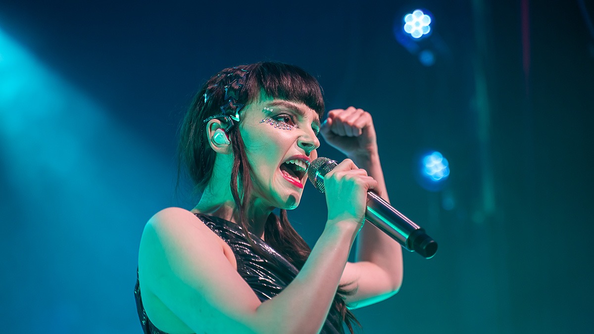Lauren Mayberry took over the Gothic Theatre last Saturday night (Photo: Gerardo Federico)