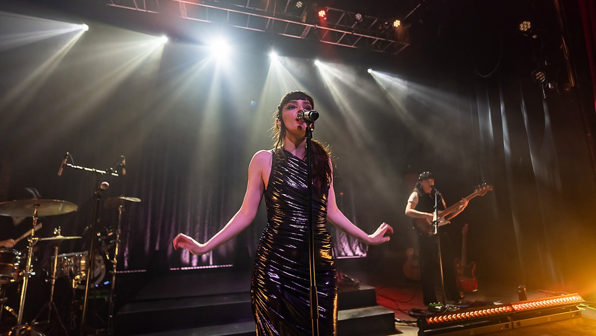 Lauren Mayberry took over the Gothic Theatre last Saturday night (Photo: Gerardo Federico)