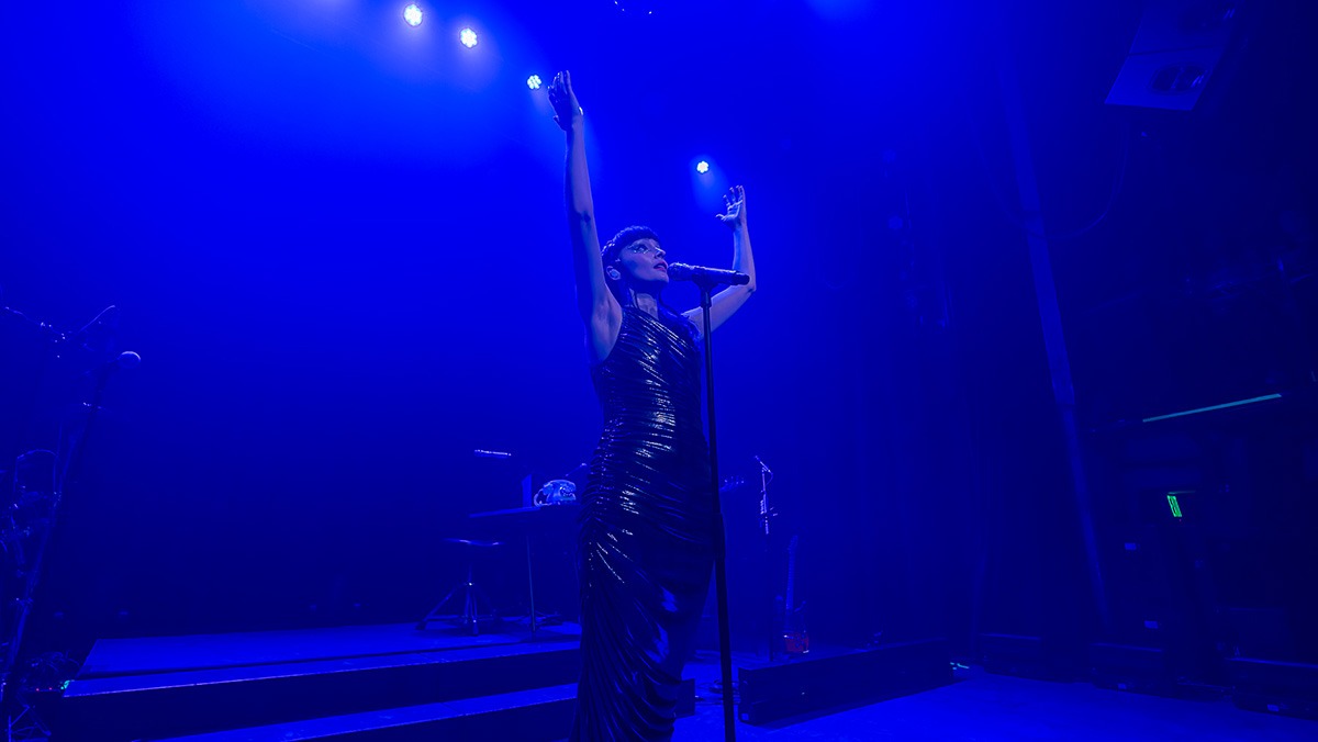 Lauren Mayberry took over the Gothic Theatre last Saturday night (Photo: Gerardo Federico)