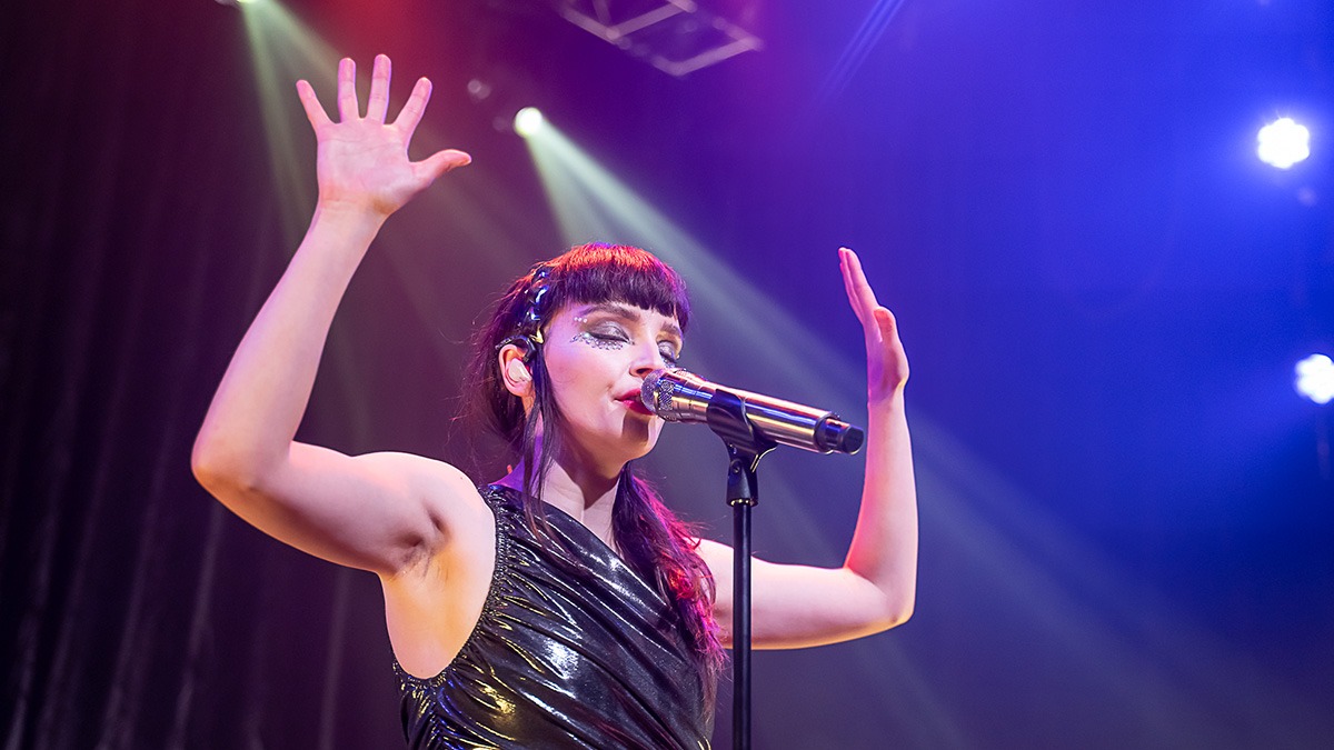 Lauren Mayberry took over the Gothic Theatre last Saturday night (Photo: Gerardo Federico)