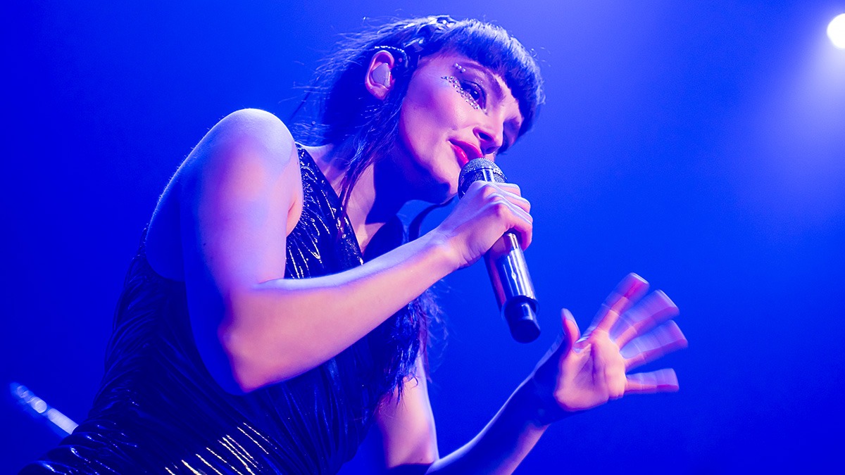 Lauren Mayberry took over the Gothic Theatre last Saturday night (Photo: Gerardo Federico)