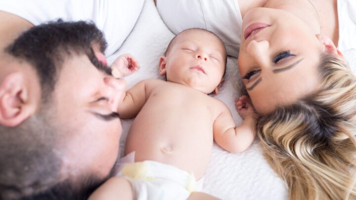 Smartphone use before sleep may make your kid obese