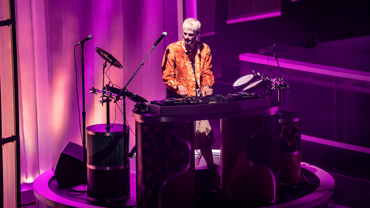 SOFI TUKKER came out ready to move last Thursday, and Red Rocks responded. (Photos: Gerardo Federico)